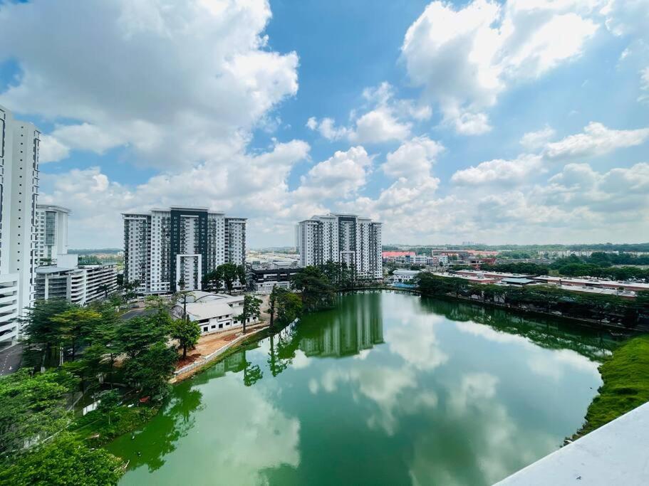 Mount Austin Palazio View 3br2ba 2-8pax Tv Box Near Aeon Pangsapuri *