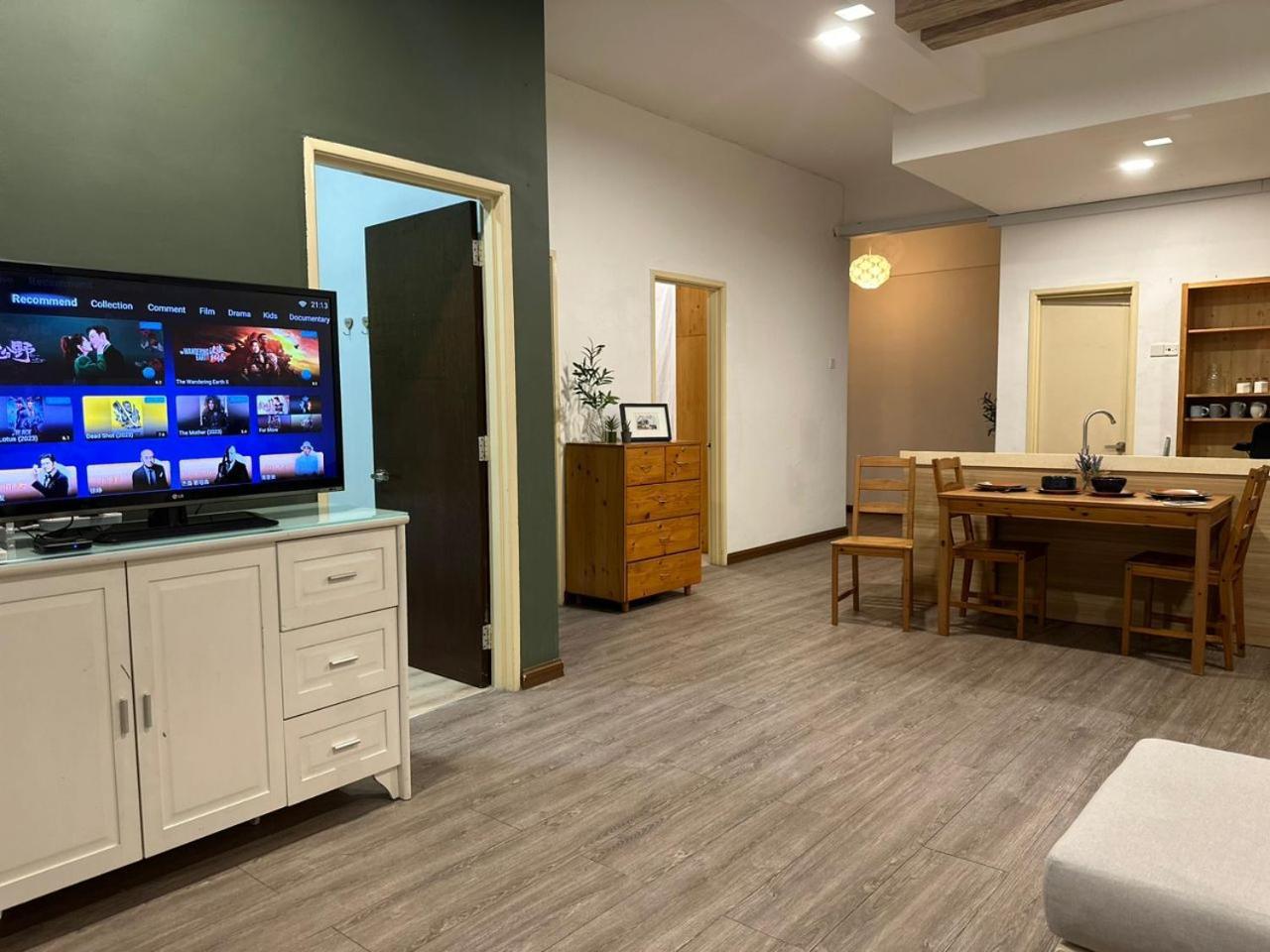Mount Austin Palazio View 3br2ba 2-8pax Tv Box Near Aeon Pangsapuri